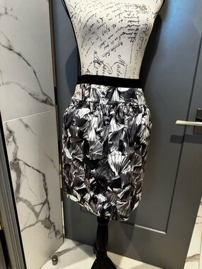 BCBGMaxAzria Black and White Botanical-Print Midi Skirt